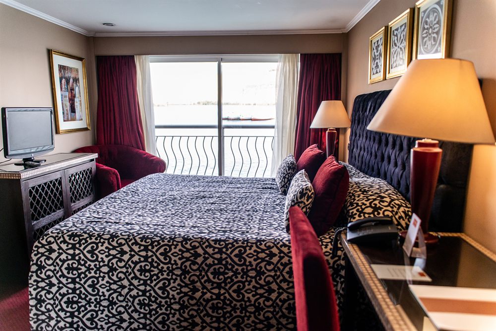 Guest room with a balcony over the water